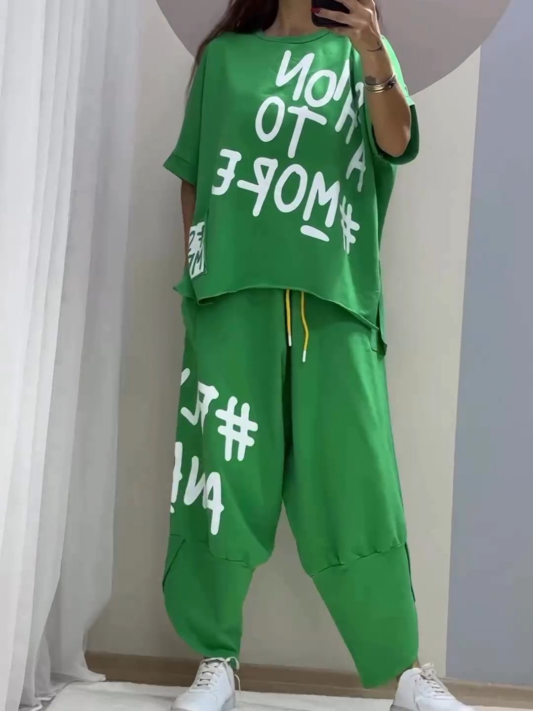 Casual two-piece suit with pattern and round neckline