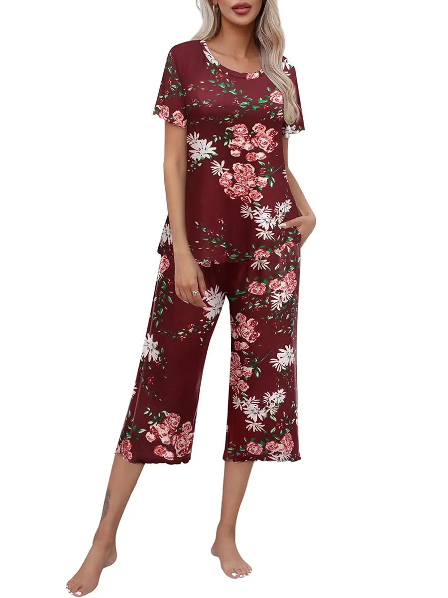 HOT SALE WOMEN'S PRINTED SHORT SLEEVE TOP WITH CAPRI PANTS LOUNGE & SLEEPWEAR SET