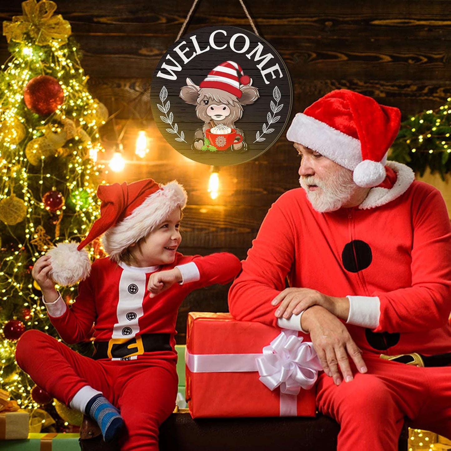 ⏰Interchangeable Welcome Sign with Highland Cow Featuring Seasonal Magnet, Detachable Hats, Accessories