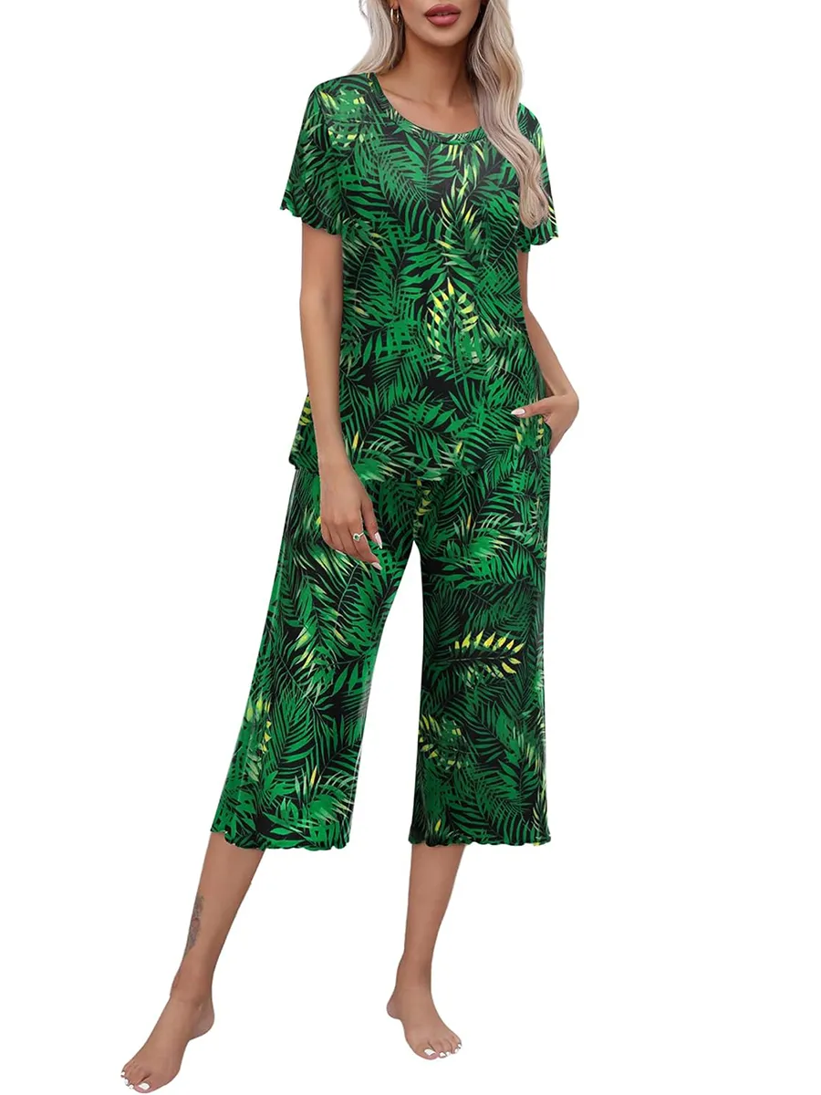 HOT SALE WOMEN'S PRINTED SHORT SLEEVE TOP WITH CAPRI PANTS LOUNGE & SLEEPWEAR SET