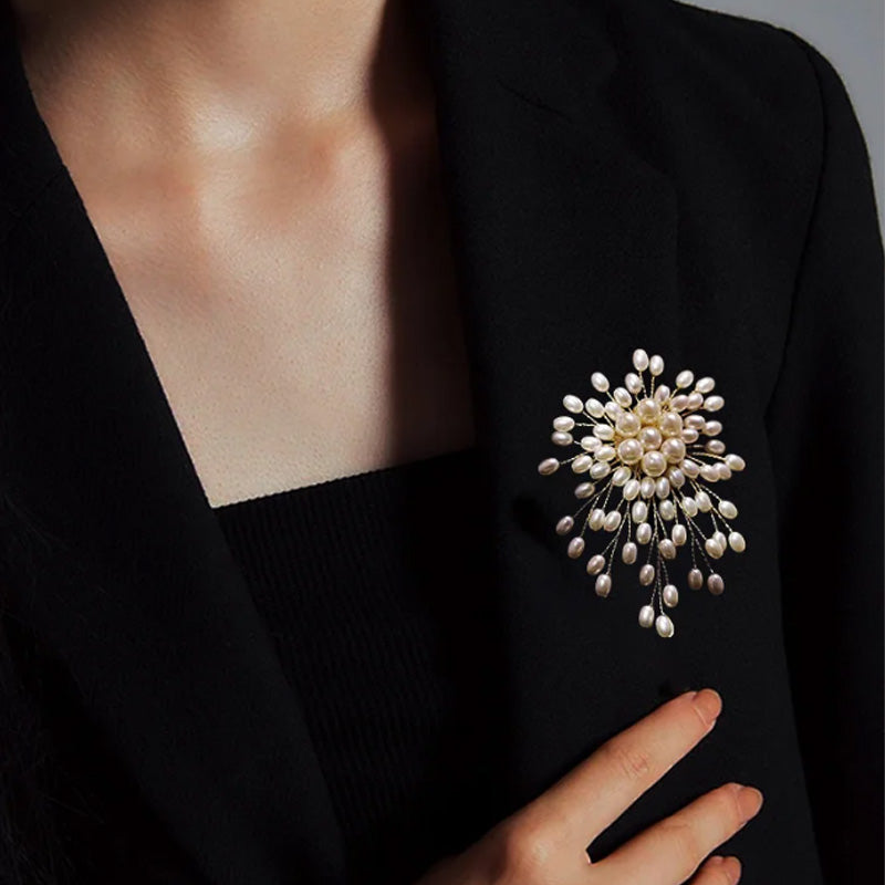 Elegance Redefined: The Pearl Brooch Every Classy Woman Needs! ✨