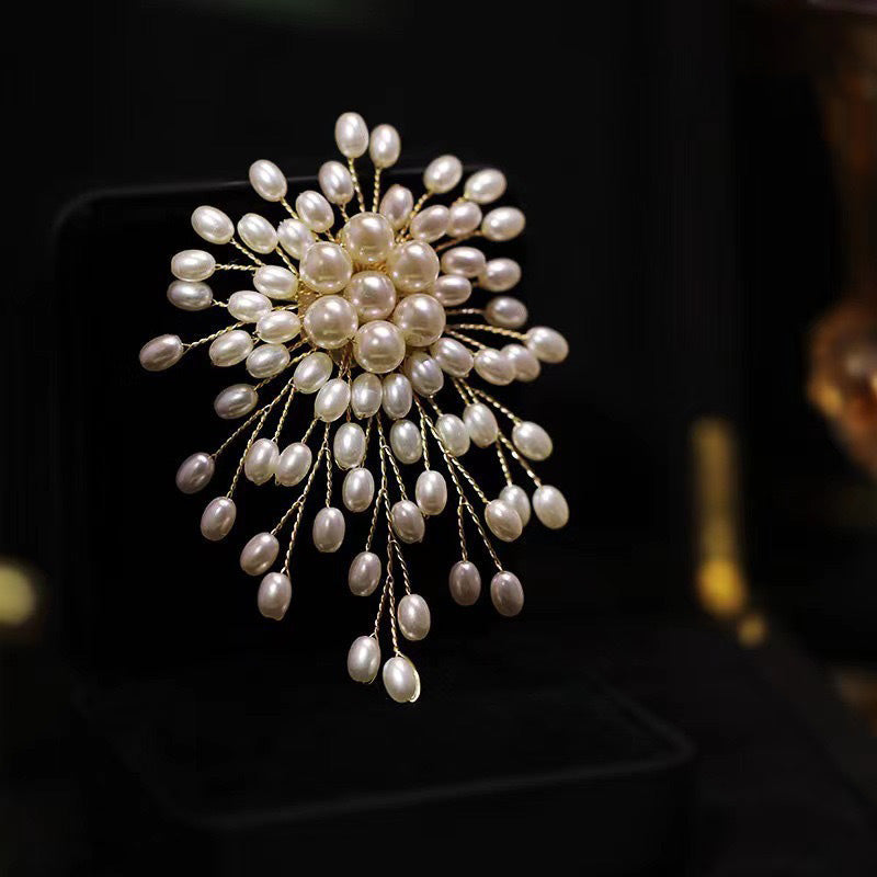 Elegance Redefined: The Pearl Brooch Every Classy Woman Needs! ✨