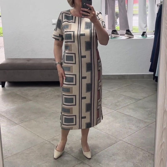 Casual women's dress with short sleeves and a round neckline