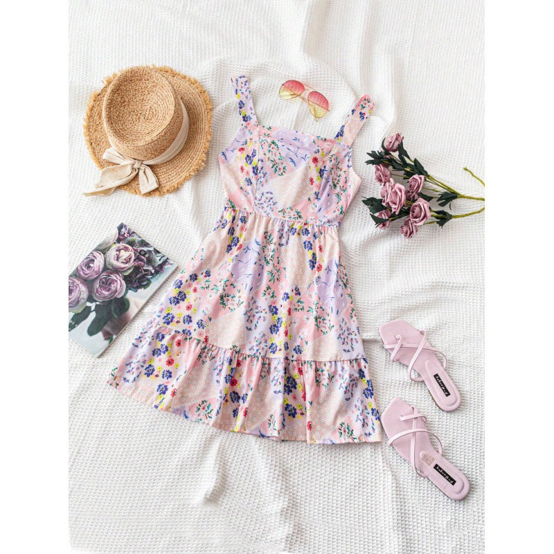 🌸 Romance blooms! A floral-print sleeveless mini skirt for a summery elegance 👗