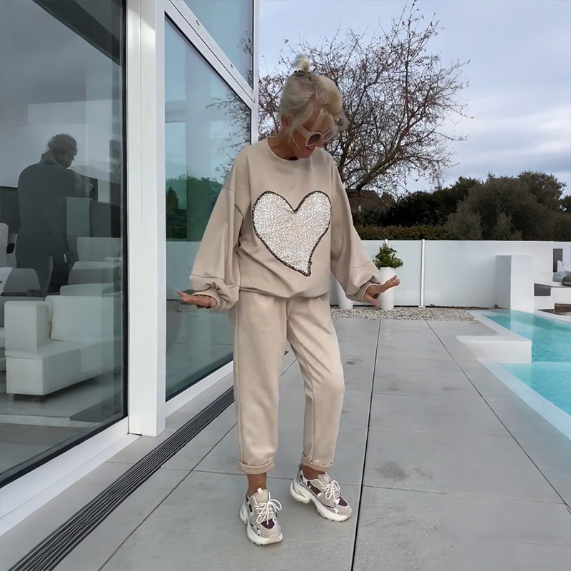 ✨ Women’s Sequin Heart Top & Pants 2-Piece Set – Premium Quality, Modern Comfort ✨